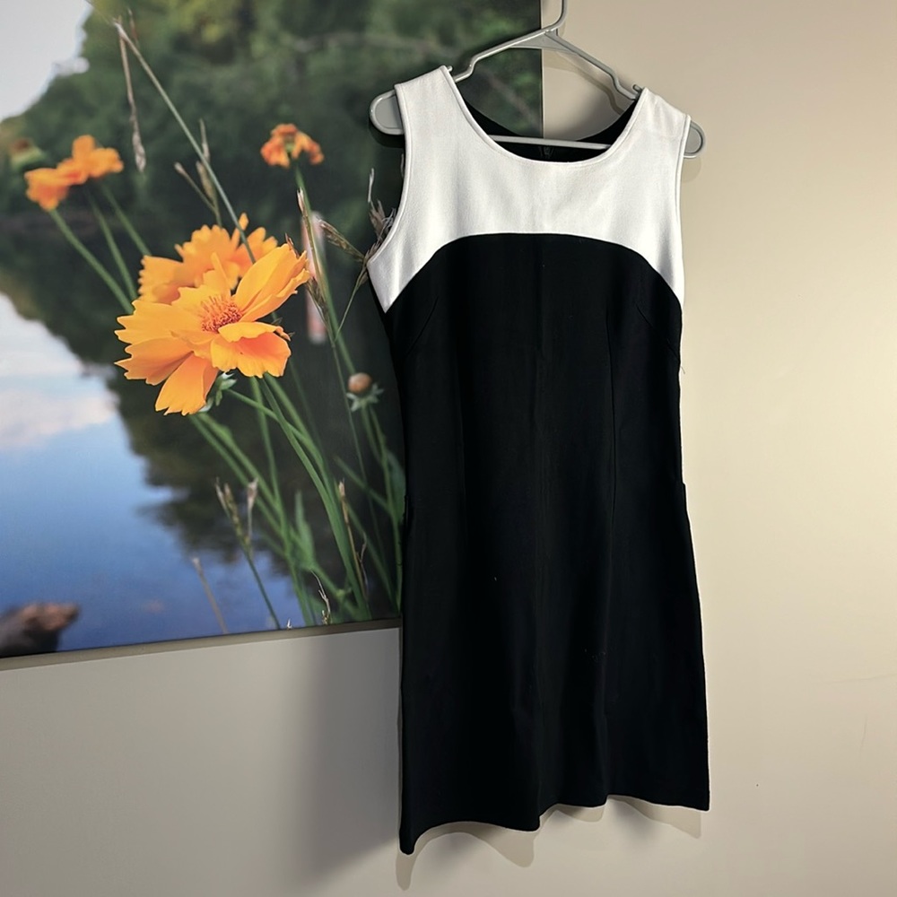 Black and white dress . small and medium size can wear 👍🏻